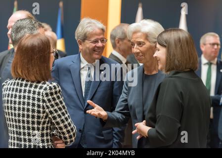 Prag, Tschechische Republik. 09. September 2022. Von rechts aus sahen Litauens Finanzministerin Gintare Skaiste, Christine Lagarde, Präsidentin der Europäischen Zentralbank, und der für Wirtschaft zuständige EU-Kommissar Paolo Gentiloni während des informellen Treffens der Wirtschafts- und Finanzminister der Europäischen Union. Das Hauptthema des Treffens war die Fiskalpolitik, die Nachhaltigkeit der öffentlichen Finanzen, die direkte Besteuerung innerhalb der Europäischen Union und die finanzielle Hilfe für die Ukraine. (Foto von Tomas Tkacik/SOPA Images/Sipa USA) Quelle: SIPA USA/Alamy Live News Stockfoto