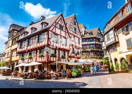 Fachwerkhäuser in der Grand Rue in der mittelalterlichen Märchenstadt Colmar im Elsass, Frankreich Stockfoto