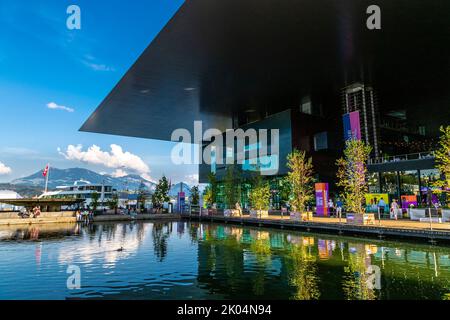 Kunstmuseum Luzern mit Blick auf den Vierwaldstättersee, Luzern, Schweiz Stockfoto