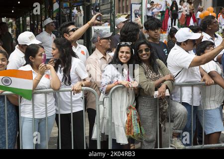 75.-jährige Parade zum indischen Unabhängigkeitstag auf der Madison Avenue in New York City. Stockfoto