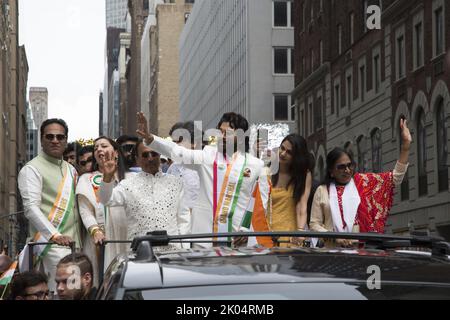 Der Ikonenstar und Tollywood-Held Allu Arjun war der Großmarschall bei der Parade zum India Day, die am Sonntag, dem 21. August in New York City stattfand. Die Parade markiert auch den 75.. Jahrestag der indischen Unabhängigkeit in diesem Jahr 2022.7 5.. Jahrestag der indischen Unabhängigkeitstag Parade auf der Madison Avenue in New York City. Stockfoto