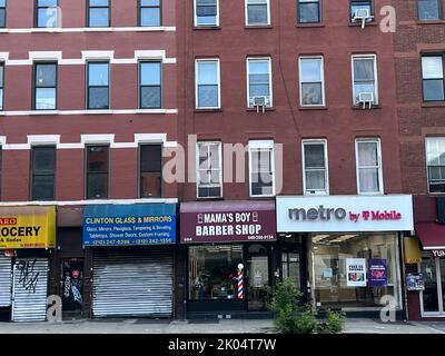 Geschäfte an der 9. Avenue im Viertel Hell's Kitchen in Manhattan, New York City Stockfoto