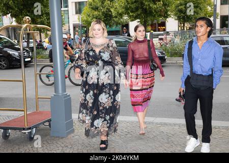 Ankündigung zur Anja Gockel Fashion Show S23 'Move On' auf der Berlin Fashion Week Frühjahr/Sommer 2023 im Hotel Adlon Kempinski. Berlin, 06.09.2022 Stockfoto