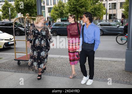 Ankündigung zur Anja Gockel Fashion Show S23 'Move On' auf der Berlin Fashion Week Frühjahr/Sommer 2023 im Hotel Adlon Kempinski. Berlin, 06.09.2022 Stockfoto