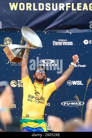 San Clemente, Kalifornien, USA. 8. September 2022. DER BRASILIANER PHILIP TOLEDO ist beim Rip Curl WSL Finale in Lower Trestles, San Clemente, im Einsatz. (Bild: © Jon Gaede/ZUMA Press Wire) Bild: ZUMA Press, Inc./Alamy Live News Stockfoto