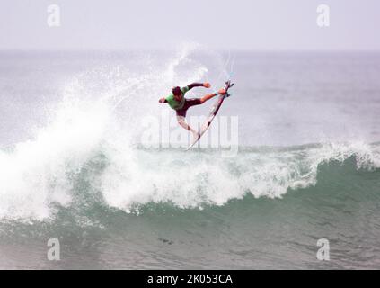 San Clemente, Kalifornien, USA. 8. September 2022. ITALO FERREIRA aus Brasilien im Einsatz beim Rip Curl WSL Finale in Lower Trestles, San Clemente. (Bild: © Jon Gaede/ZUMA Press Wire) Bild: ZUMA Press, Inc./Alamy Live News Stockfoto