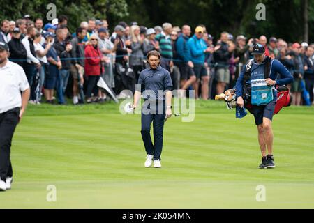 Virginia Water, Großbritannien. 08. September 2022. Tommy Fleetwood (eng) nähert sich dem 18. Green während der BMW PGA Championship 2022 Tag 1 im Wentworth Club, Virginia Water, Großbritannien, 8.. September 2022 (Foto von Richard Washbrooke/News Images) in Virginia Water, Großbritannien am 9/8/2022. (Foto von Richard Washbrooke/News Images/Sipa USA) Quelle: SIPA USA/Alamy Live News Stockfoto