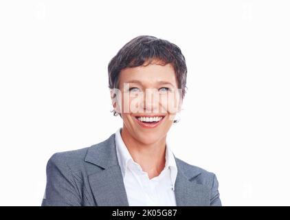 Glückliche Geschäftsfrau lächelt. Nahaufnahme einer glücklichen, reifen Geschäftsfrau, die auf weißem Hintergrund lächelt. Stockfoto