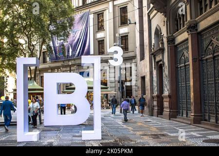 Sao Paulo, SP, Brasilien, 30. März 2017. BM & F Bovespa wird auf der XV de Novembro s Paneele mit dem neuen Namen des Unternehmens, B3 - Brasil, Bolsa, Balcao, installieren Stockfoto