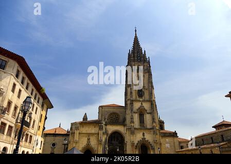 Oviedo, Spanien - La Santa Iglesia Basílica Catedral Metropolitana de San Salvador Stockfoto