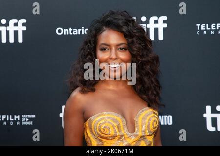 Toronto, Kanada. 09. September 2022. Adrienne Warren nimmt an der Premiere von „The Woman King“ in der Roy Thomson Hall während des Toronto International Film Festival 2022, Toronto, Kanada, 9. September 2022 Teil. Foto: PICJER/imageSPACE/Sipa USA Kredit: SIPA USA/Alamy Live News Stockfoto