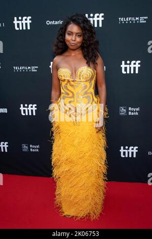 Toronto, Kanada. 09. September 2022. Adrienne Warren nimmt an der Premiere von „The Woman King“ in der Roy Thomson Hall während des Toronto International Film Festival 2022, Toronto, Kanada, 9. September 2022 Teil. Foto: PICJER/imageSPACE/Sipa USA Kredit: SIPA USA/Alamy Live News Stockfoto