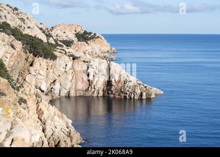 Costa rocciosa della Sardegna Stockfoto