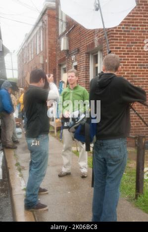 Ehrenamtliche Bauaktivitäten für den World Habitat Day: 27. Annual Carter Work Project, mit dem ehemaligen Präsidenten Jimmy Carter und der ehemaligen First Lady Rosalynn Carter, kamen in Washington, D.C. zusammen von Secretary Shaun Donovan, Habitat for Humanity International Chief Executive Officer Jonathan Reckford, Präsident von Habitat for Humanity of Washington, D.C. Kent Adcock, Und mehr als 200 Freiwillige, darunter auch HUD-Mitarbeiter, die an der Renovierung und dem Bau von Häusern in D.C. Ivy City arbeiten. Stockfoto