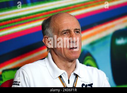 AlphaTauri Team-Prinzip Franz Tost während einer Pressekonferenz vor dem Training auf dem Monza-Kurs in Italien. Bilddatum: Samstag, 10. September 2022. Stockfoto