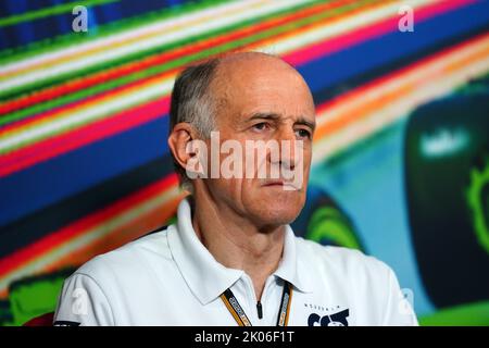 AlphaTauri Team-Prinzip Franz Tost während einer Pressekonferenz vor dem Training auf dem Monza-Kurs in Italien. Bilddatum: Samstag, 10. September 2022. Stockfoto