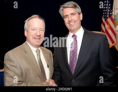 Die Sitzung des Beauftragten der Federal Housing Administration (FHA) mit dem Beauftragten der FHA, David Stevens, und dem stellvertretenden stellvertretenden Staatssekretär für Wohnungswesen, Craig Clemmensen. Stockfoto