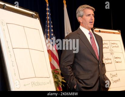 Die Sitzung des Beauftragten der Federal Housing Administration (FHA) mit dem Beauftragten der FHA, David Stevens, und dem stellvertretenden stellvertretenden Staatssekretär für Wohnungswesen, Craig Clemmensen. Stockfoto