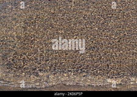 Lichtreflexe im Wasser, Strand, Warnemünde, Rostock, Mecklenburg-Vorpommern, Deutschland Stockfoto