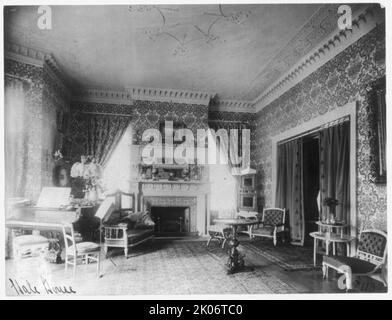 Prunkvolle Innenräume des Chandler Hale House, 1001 16. St., N.W., Washington, D.C., mit Klavier, Kaminen und porzellanzettchen, c1900. Stockfoto