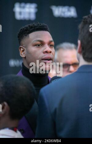 Toronto, Kanada. 9.. September 2022. John Boyega nimmt 2022 am Toronto International Film Festival Teil - Premiere von „The Woman King“ Kredit: Sharon Dobson/Alamy Live News Stockfoto