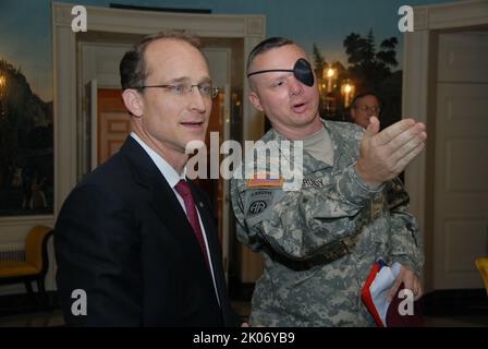 Mitglieder der 86. Airborne Combat Wounded Warriors der Armee besuchen das Weiße Haus und die Umgebung mit Sekretär Steve Preston. Stockfoto