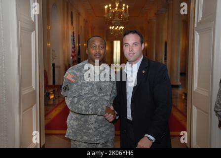 Mitglieder der 86. Airborne Combat Wounded Warriors der Armee besuchen das Weiße Haus und die Umgebung mit Sekretär Steve Preston. Stockfoto