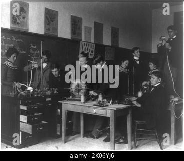 Carlisle Indian School, Carlisle, Pa. Experimente im Physikunterricht, 1901. Stockfoto