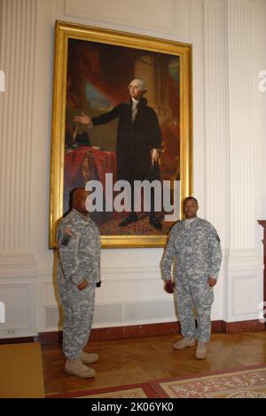 Mitglieder der 86. Airborne Combat Wounded Warriors der Armee besuchen das Weiße Haus und die Umgebung mit Sekretär Steve Preston. Stockfoto