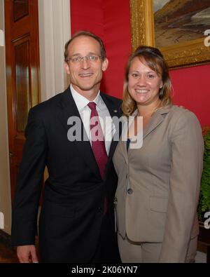 Mitglieder der 86. Airborne Combat Wounded Warriors der Armee besuchen das Weiße Haus und die Umgebung mit Sekretär Steve Preston. Stockfoto