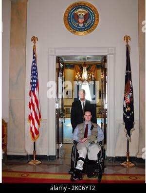 Mitglieder der 86. Airborne Combat Wounded Warriors der Armee besuchen das Weiße Haus und die Umgebung mit Sekretär Steve Preston. Stockfoto