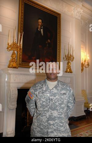 Mitglieder der 86. Airborne Combat Wounded Warriors der Armee besuchen das Weiße Haus und die Umgebung mit Sekretär Steve Preston. Stockfoto