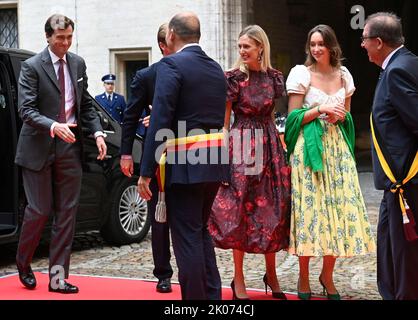 Prinz Amedeo, Elisabetta Rosboch von Wolkenstein und Prinzessin Laetitia Maria kommen zur offiziellen Hochzeit von Prinzessin Maria-Laura von Belgien und William Isvy am Samstag, den 10. September 2022, in Brüssel im Brüsseler Rathaus an. BELGA FOTO POOL PHILIPPE REYNAERS Stockfoto