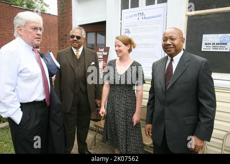 Sekretär Alphonso Jackson in St. Louis, Missouri, mit dem ehemaligen Sekretär Jack Kemp und dem Bürgerrechtführer Benjamin Hooks. Stockfoto