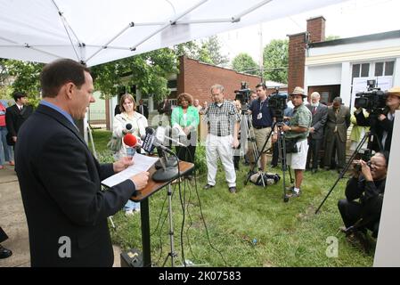 Sekretär Alphonso Jackson in St. Louis, Missouri, mit dem ehemaligen Sekretär Jack Kemp und dem Bürgerrechtführer Benjamin Hooks. Stockfoto