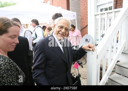 Sekretär Alphonso Jackson in St. Louis, Missouri, mit dem ehemaligen Sekretär Jack Kemp und dem Bürgerrechtführer Benjamin Hooks. Stockfoto