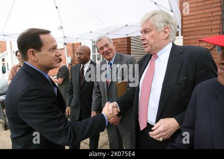 Sekretär Alphonso Jackson in St. Louis, Missouri, mit dem ehemaligen Sekretär Jack Kemp und dem Bürgerrechtführer Benjamin Hooks. Stockfoto