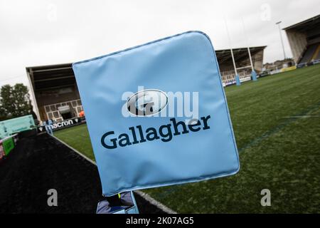 Newcastle, Großbritannien. 10. September 2022. Eine allgemeine Aufnahme der Touch-Flagge und des Südstandes vor dem Spiel der Gallagher Premiership zwischen Newcastle Falcons und Harlequins im Kingston Park, Newcastle am Samstag, dem 10.. September 2022. (Kredit: Chris Lishman | MI News) Kredit: MI Nachrichten & Sport /Alamy Live News Stockfoto