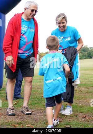 Line of Duty-Star Vicky McClure trifft sich mit Hunderten von Menschen beim Memory Walk der Alzheimer's Society im Wollaton Park in Nottingham. Es ist Vickys 12.-jährige Teilnahme zum Gedenken an ihre Großmutter Iris, die vor ihrem Tod im Jahr 2015 mit Demenz lebte. Bilddatum: Samstag, 10. September 2022. Stockfoto