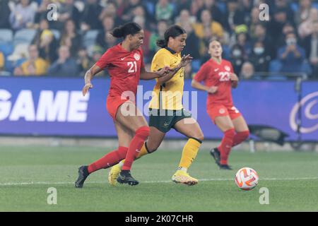 SYDNEY, AUSTRALIEN - 6. SEPTEMBER: Sam Kerr aus Australien kämpft mit Jade Rose aus Kanada während des International Friendly Match Between um den Ball Stockfoto