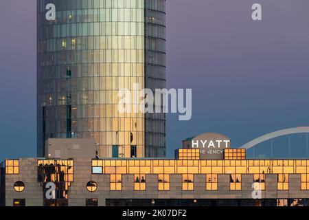 LVR Tower, KoelnTriangle, Sitz der Europäischen Agentur für Flugsicherheit, EASA und Hyatt Regency Hotel in Deutz, Köln, Nord Stockfoto