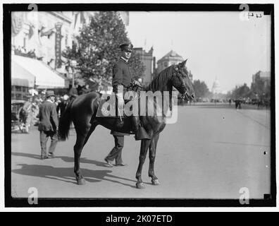 Parade auf der Pennsylvania Ave, zwischen 1910 und 1921. Stockfoto