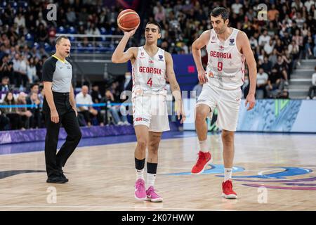 Rati Andronikashvili (L) und Giorgi Shermadini (R) aus Georgien gesehen am 7. Tag Gruppe A des FIBA EuroBasket 2022 zwischen Georgien und Montenegro in der Tbilisi Arena. Endergebnis; Montenegro 81:73 Georgien. (Foto von Nichola Muller / SOPA Images/Sipa USA) Stockfoto
