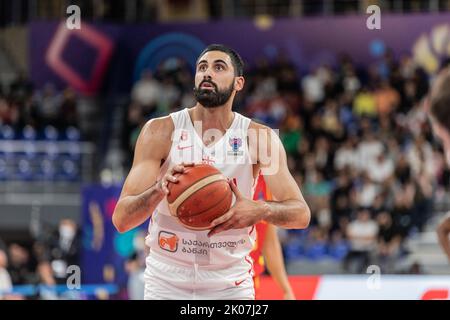 Goga Bitadze von Georgien in Aktion während des 7. Tages Gruppe A des FIBA EuroBasket 2022 zwischen Georgien und Montenegro in der Tbilisi Arena. Endergebnis; Montenegro 81:73 Georgien. (Foto von Nichola Muller / SOPA Images/Sipa USA) Stockfoto