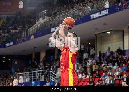 Dino Radoncic aus Montenegro in Aktion während des 7. Tages Gruppe A des FIBA EuroBasket 2022 zwischen Georgien und Montenegro in der Tbilisi Arena. Endergebnis; Montenegro 81:73 Georgien. (Foto von Nichola Muller / SOPA Images/Sipa USA) Stockfoto