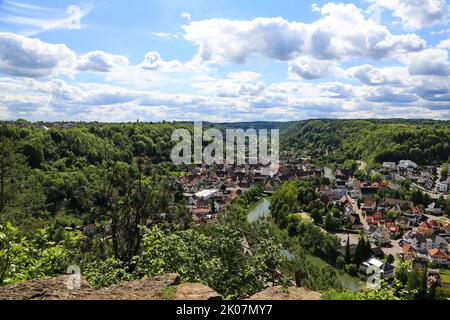 Luftaufnahme von Sulz am Neckar bei bewölktem Himmel. Sulz am Neckar, Rottweil, Freiburg, Baden-Württemberg, Deutschland Stockfoto