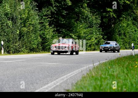 13. 08. 2022, Olympische Rallye 72, 1972, 50. Anniversary Revival 2022, Autorennen, Rallye, Oldtimer, Landshut, Mercedes SL und Ford Capri Stockfoto