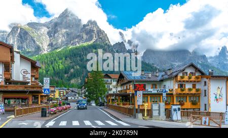 San Martino di Castrozza, Nordost-Trentino / Italien - August 30 2022: Ein renommiertes Skigebiet im Nordosten des Trentino, am Fuße des Trentino Stockfoto