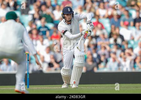 London, Großbritannien. 10. September 2022. Englands Zak Crawley beim dritten LV= Insurance Test Day 3 von 5 England gegen Südafrika beim Kia Oval, London, Großbritannien, 10.. September 2022 (Foto von Ben Whitley/News Images) in London, Großbritannien am 9/10/2022. (Foto von Ben Whitley/News Images/Sipa USA) Quelle: SIPA USA/Alamy Live News Stockfoto