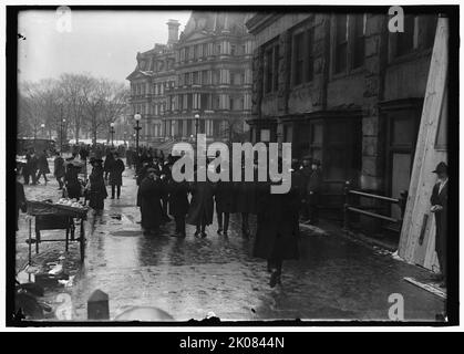 Straßenszene in der Nähe von 17. Street and State, war &amp; Navy Building, Washington, DC, Zwischen 1913 und 1918. Stockfoto